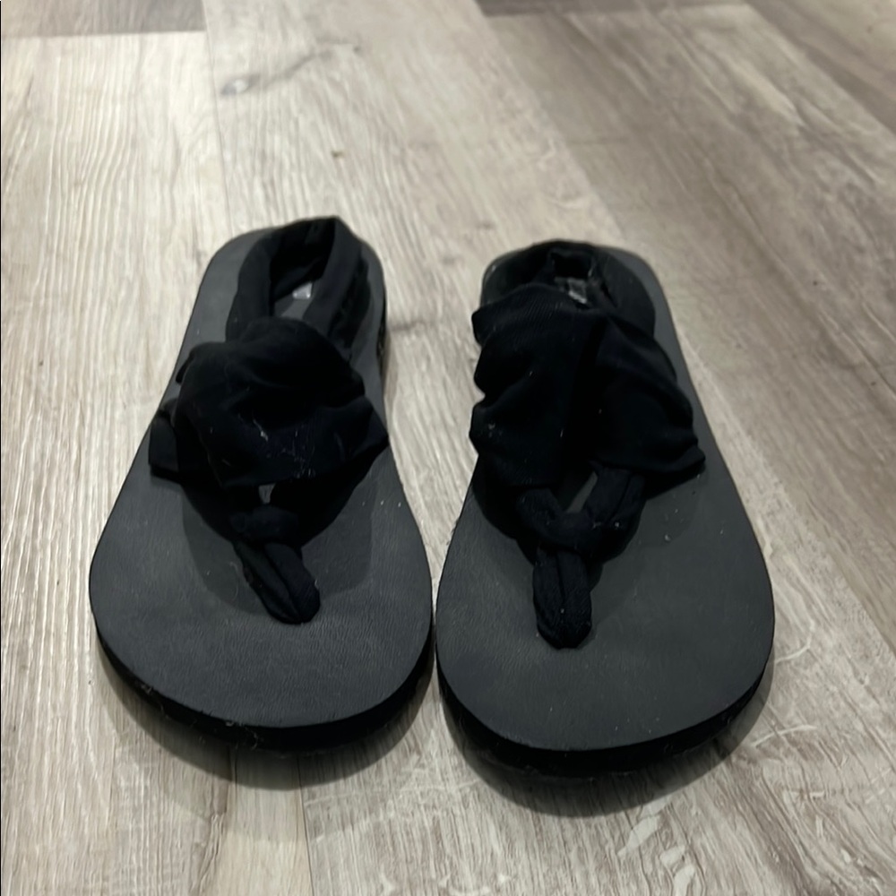 Black Knotted Sandals